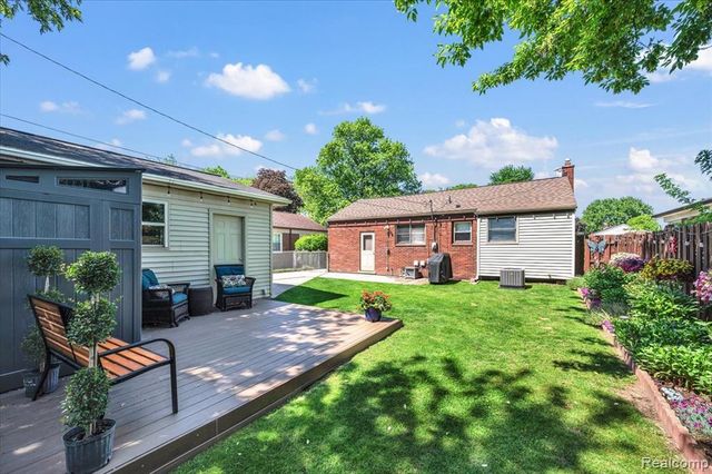 28048 Bohn Street, Roseville, MI 48066