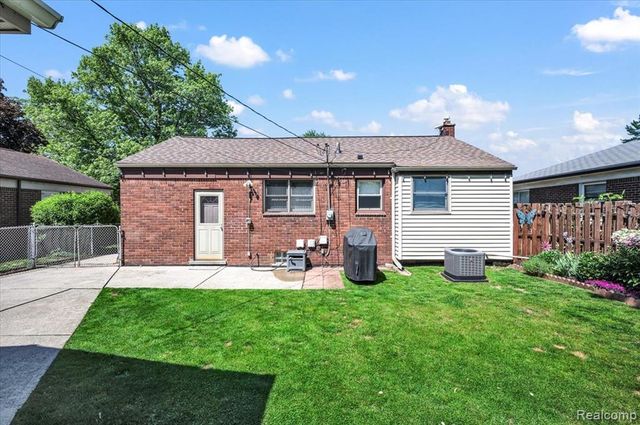 28048 Bohn Street, Roseville, MI 48066