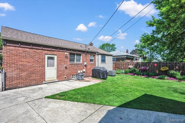 28048 Bohn Street, Roseville, MI 48066
