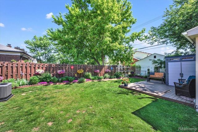 28048 Bohn Street, Roseville, MI 48066