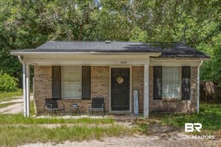 1933 Pallister Pl, Mobile, AL 36618