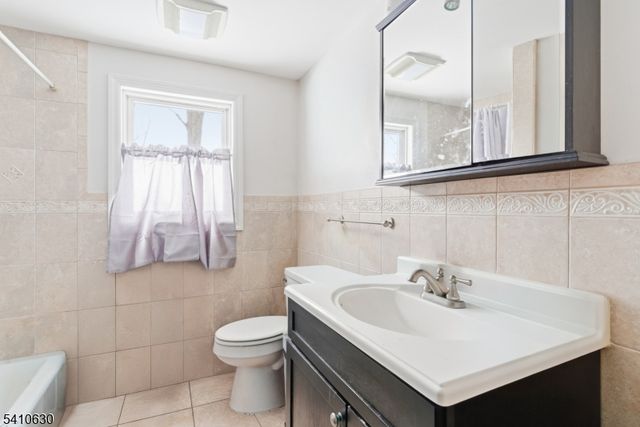 909 Seymour Ave, Linden City, NJ 07036