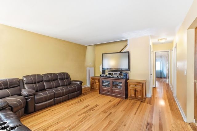 909 Seymour Ave, Linden City, NJ 07036