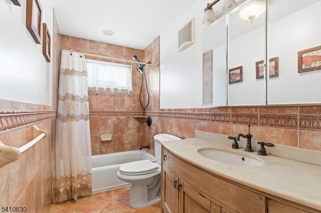 909 Seymour Ave, Linden City, NJ 07036