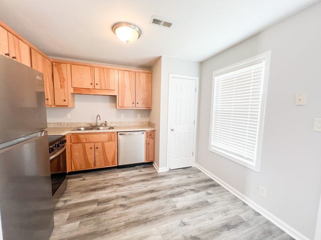 1042 W Creek Coyote Trl Apt G, Clarksville, TN 37042