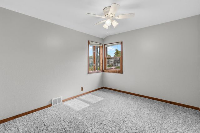 5201 Pennsylvania Avenue N, New Hope, MN 55428