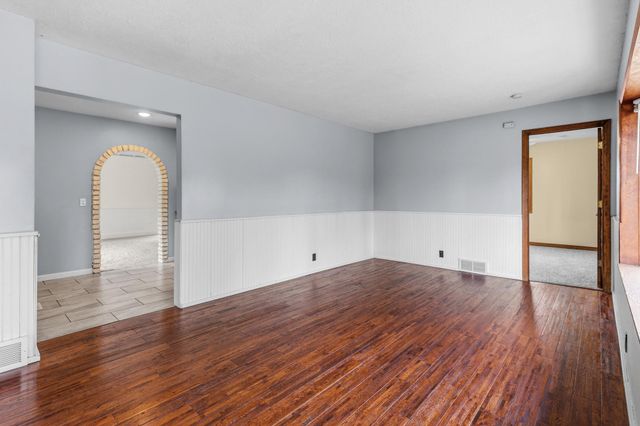 5201 Pennsylvania Avenue N, New Hope, MN 55428