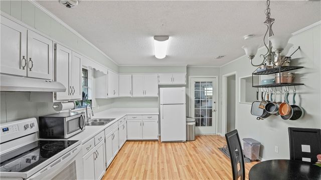 547 S 6th Street, Jesup, GA 31545