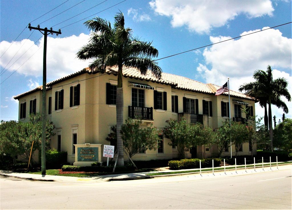 Image 4 of property listing at 909 SE 5th Avenue B, Delray Beach, FL 33483
