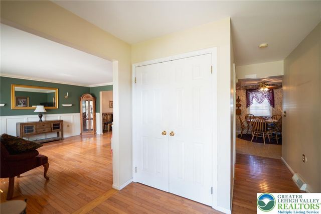 1404 Jeffrey Lane, Easton, PA 18045