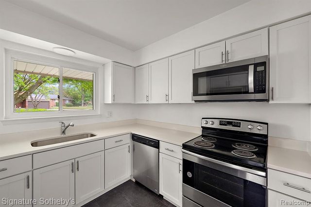 3626 Hillside Drive, Royal Oak, MI 48073