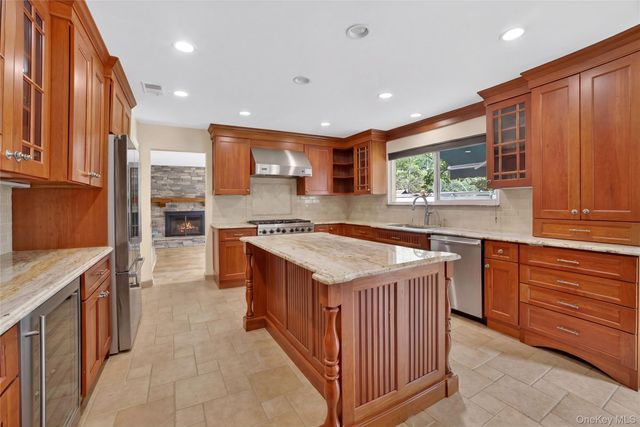 3 Leir Court, White Plains, NY 10605