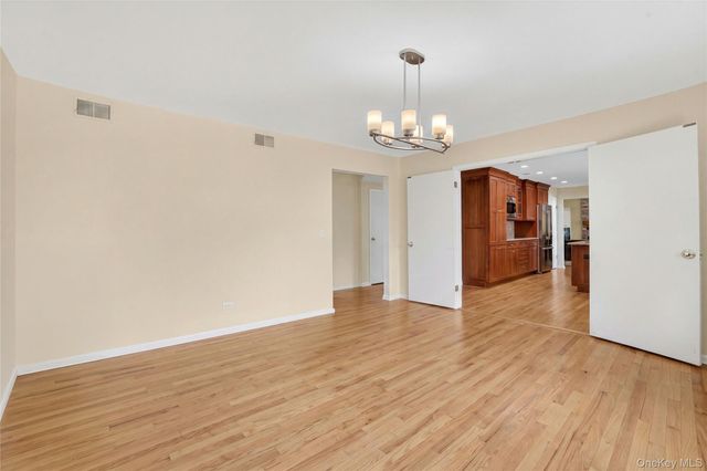 3 Leir Court, White Plains, NY 10605