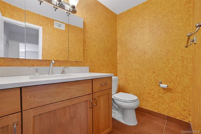 3 Leir Court, White Plains, NY 10605
