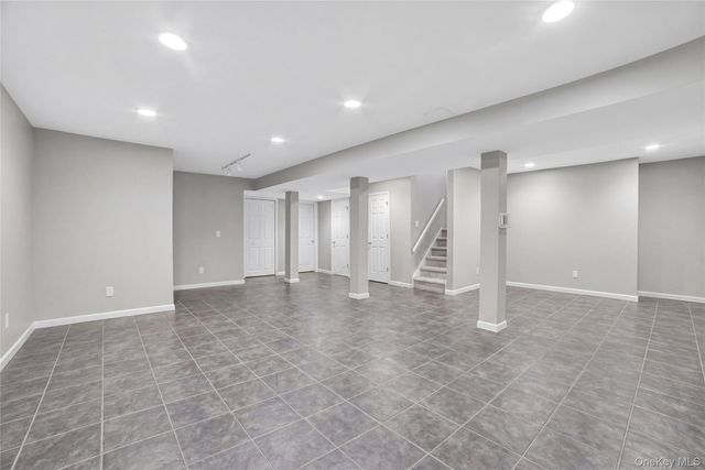 3 Leir Court, White Plains, NY 10605