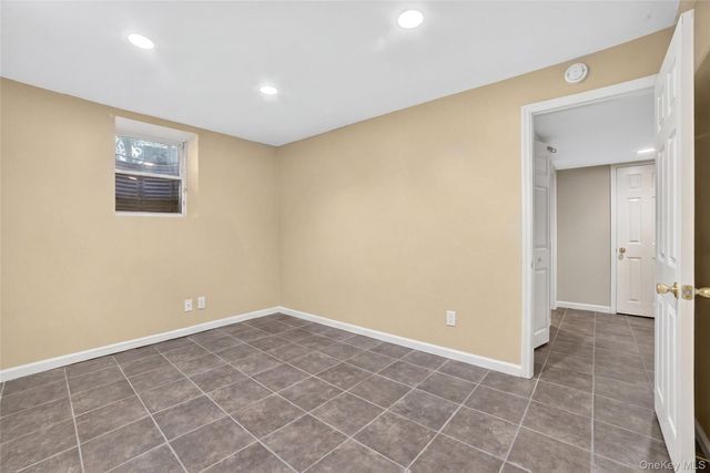 3 Leir Court, White Plains, NY 10605