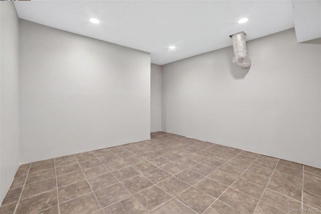 3 Leir Court, White Plains, NY 10605