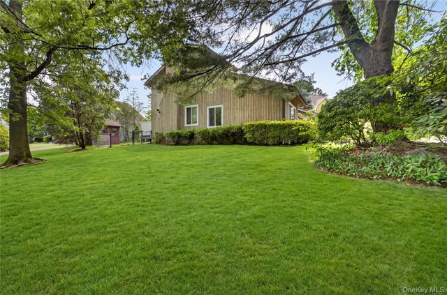3 Leir Court, White Plains, NY 10605