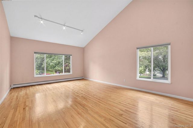 3 Leir Court, White Plains, NY 10605