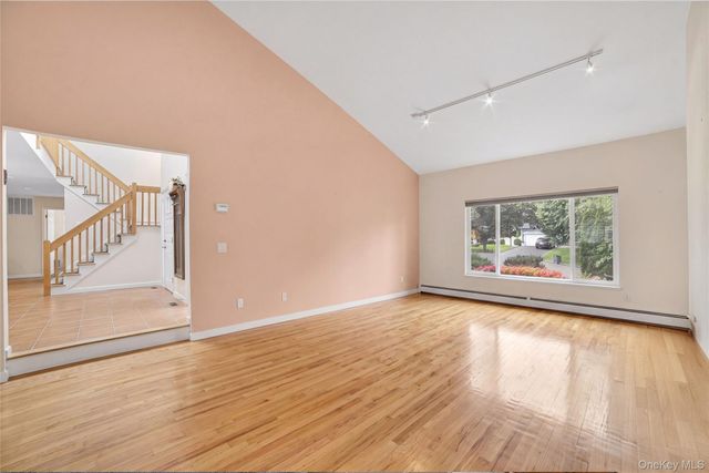 3 Leir Court, White Plains, NY 10605