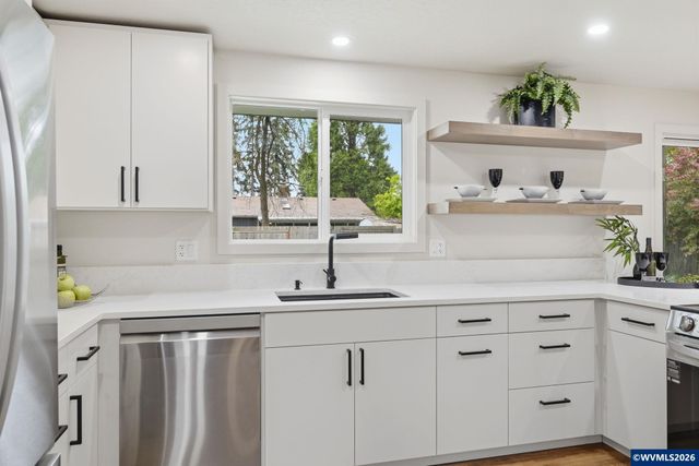 987 Travis Av, Eugene, OR 97404