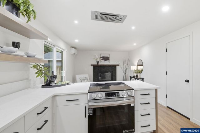 987 Travis Av, Eugene, OR 97404