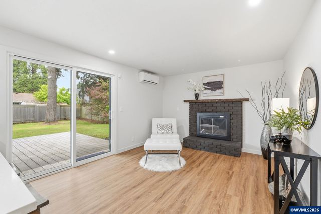 987 Travis Av, Eugene, OR 97404