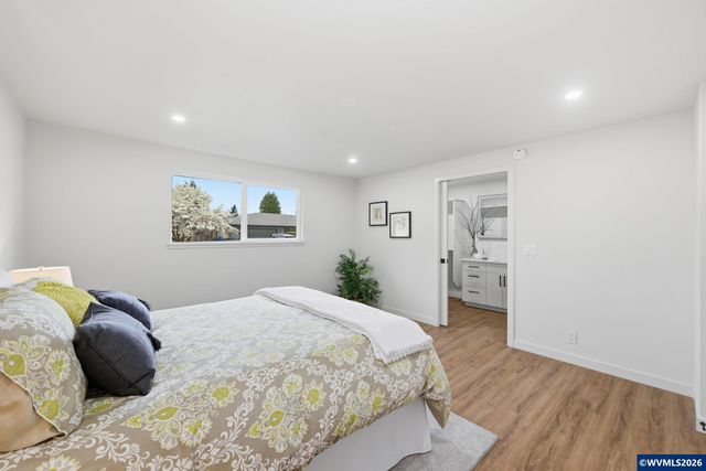 987 Travis Av, Eugene, OR 97404