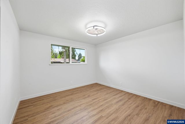 987 Travis Av, Eugene, OR 97404