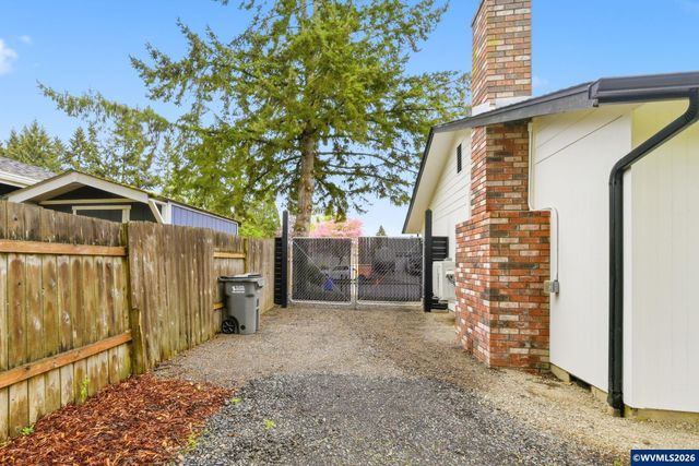 987 Travis Av, Eugene, OR 97404