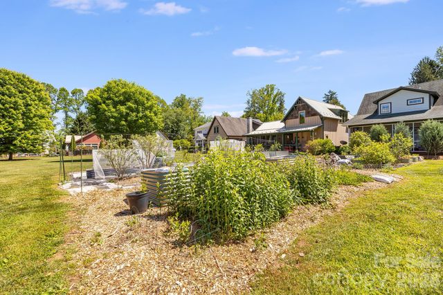 99999 Verde Drive, Asheville, NC 28806