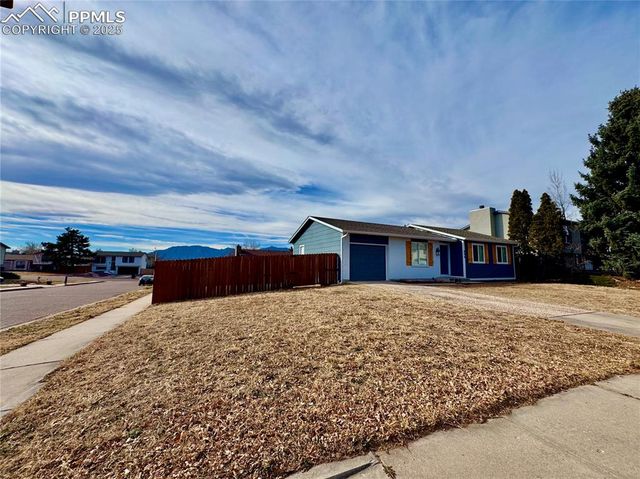886 Badger Drive, Colorado Springs, CO 80916