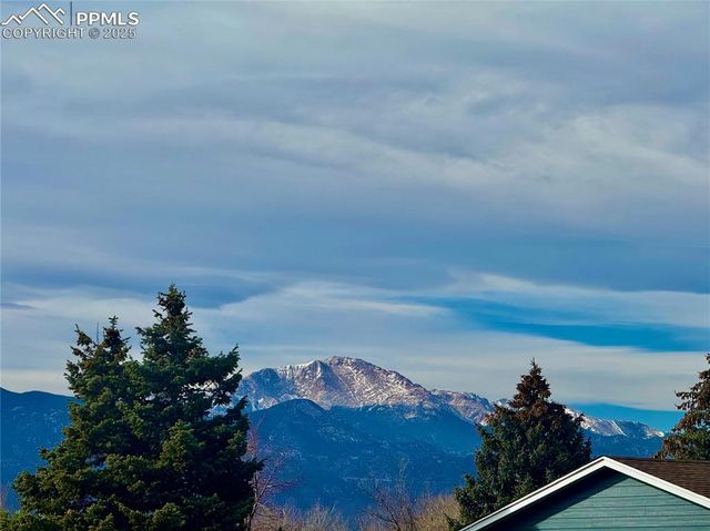 886 Badger Drive, Colorado Springs, CO 80916