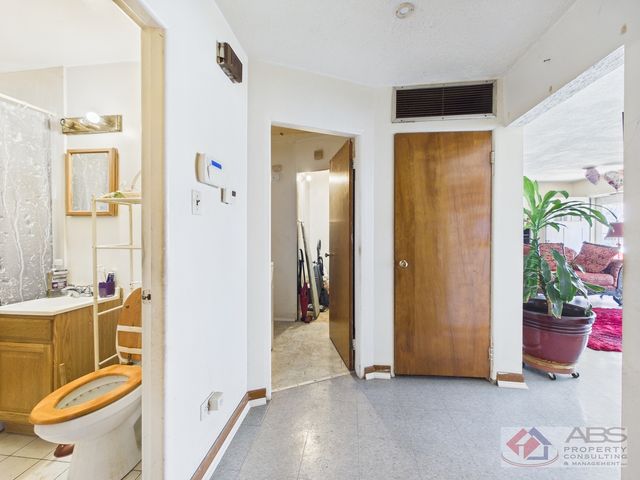 15509 Rose Drive, South Holland, IL 60473