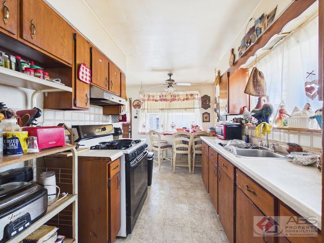 15509 Rose Drive, South Holland, IL 60473