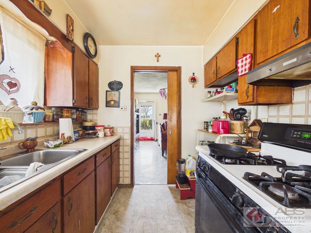 15509 Rose Drive, South Holland, IL 60473