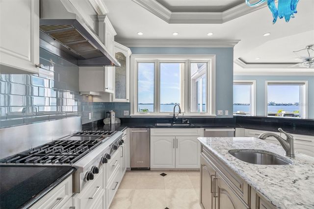 5907 BAYVIEW CIRCLE S, Gulfport, FL 33707