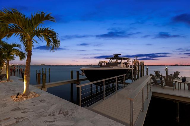 5907 BAYVIEW CIRCLE S, Gulfport, FL 33707