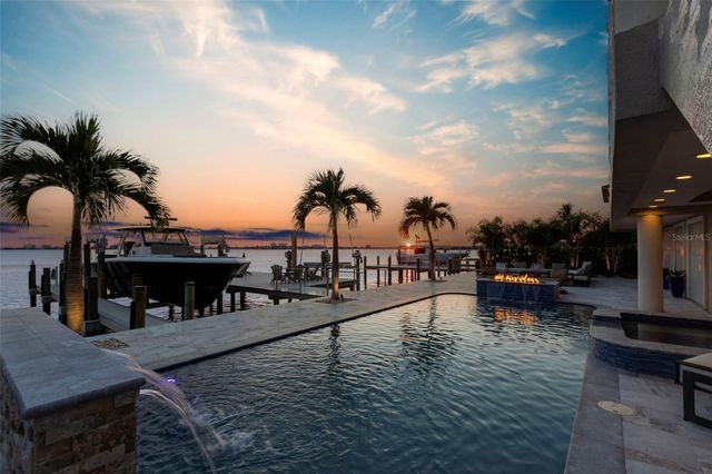 5907 BAYVIEW CIRCLE S, Gulfport, FL 33707