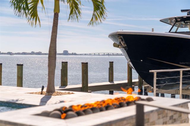 5907 BAYVIEW CIRCLE S, Gulfport, FL 33707