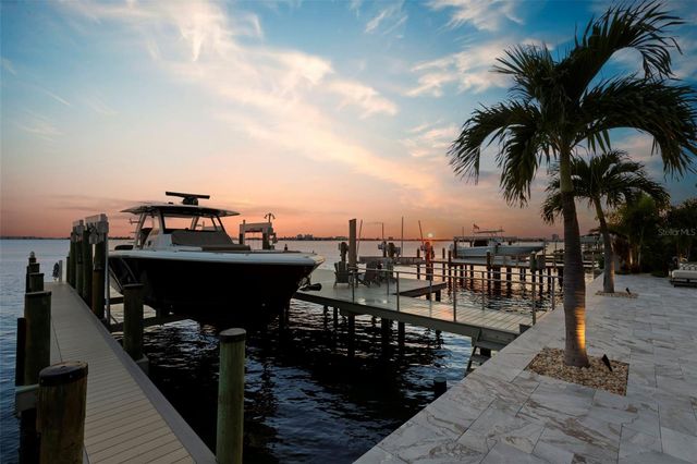 5907 BAYVIEW CIRCLE S, Gulfport, FL 33707