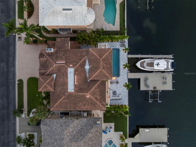 5907 BAYVIEW CIRCLE S, Gulfport, FL 33707