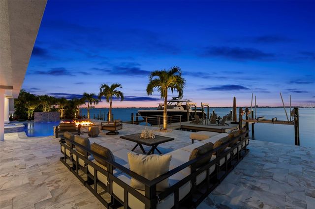 5907 BAYVIEW CIRCLE S, Gulfport, FL 33707