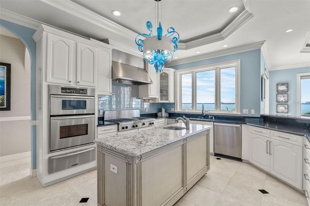 5907 BAYVIEW CIRCLE S, Gulfport, FL 33707