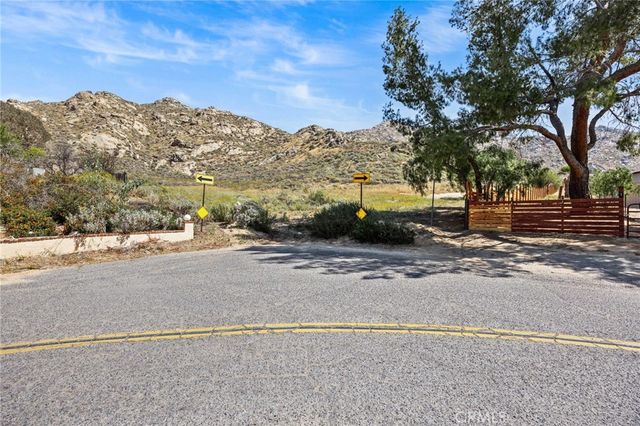 2001 Mt Vernon Avenue, Riverside, CA 92507