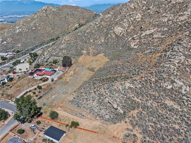 2001 Mt Vernon Avenue, Riverside, CA 92507