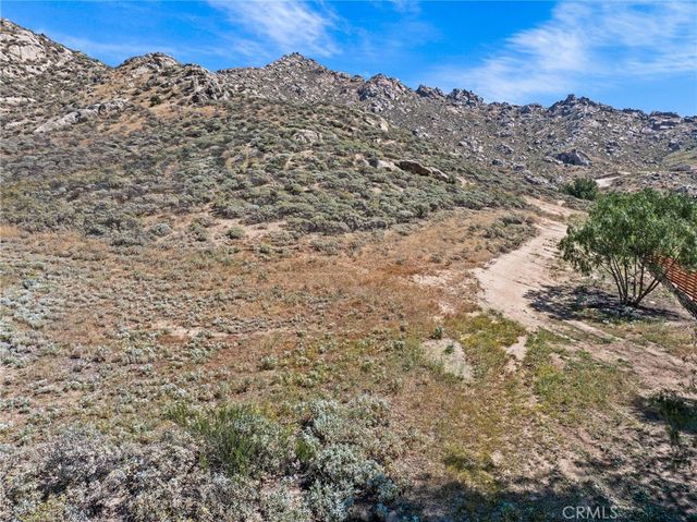 2001 Mt Vernon Avenue, Riverside, CA 92507