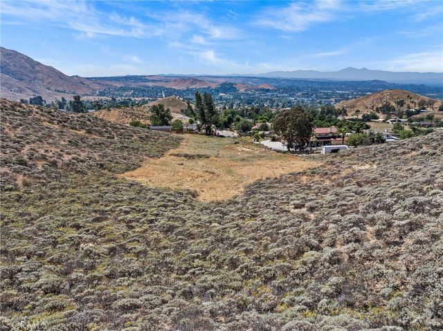 2001 Mt Vernon Avenue, Riverside, CA 92507