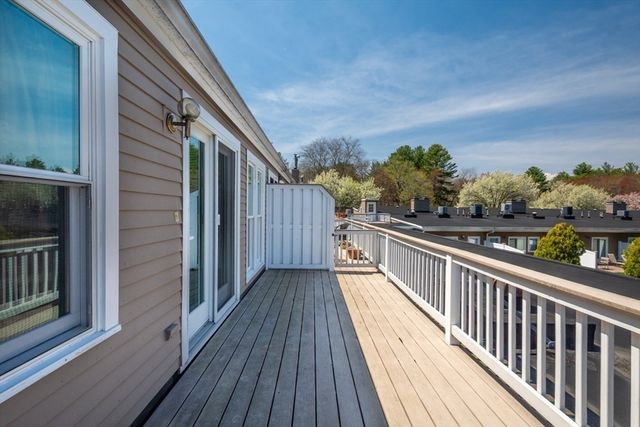 75 Page Rd 16, Bedford, MA 01730