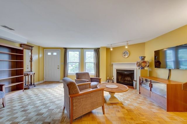 75 Page Rd 16, Bedford, MA 01730